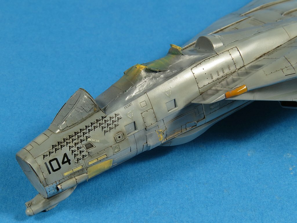 Diorama ScaleSpot F-14 1/72 FineMolds (tiré du net) Iqhg