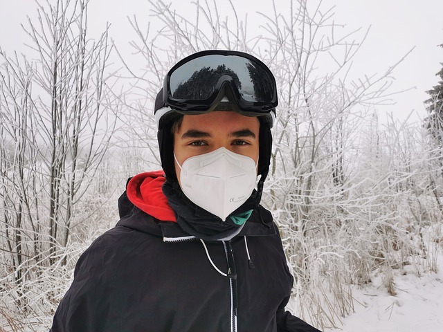 skieur portant un masque