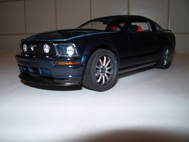 ford mustang GT 2005 de chez revell au 1/25 custom . Fdit