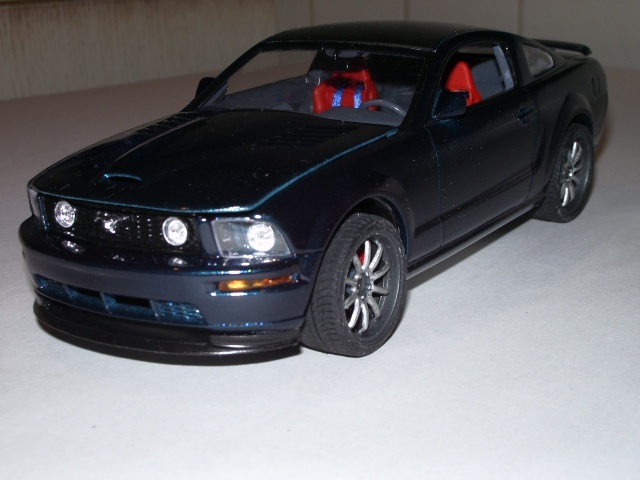 ford mustang GT 2005 de chez revell au 1/25 custom . Vk1b