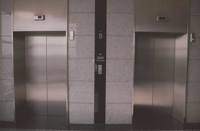 deux ascenseurs