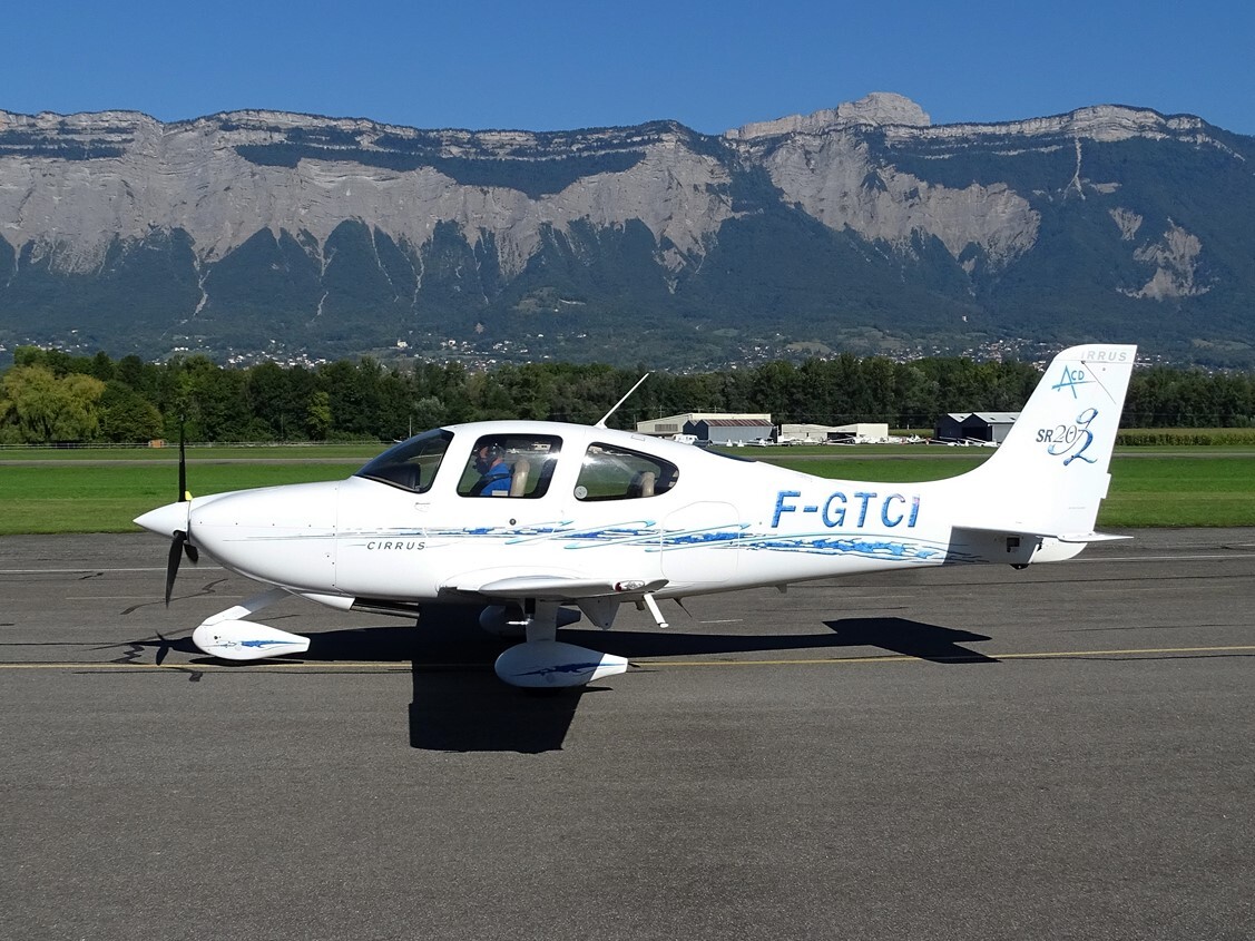 Cirrus SR20 Decarli Model - 1/72 Armée de l'Air - Salon de Provence -  Cette fois, il est FINI et en vitrine !!! 07j5