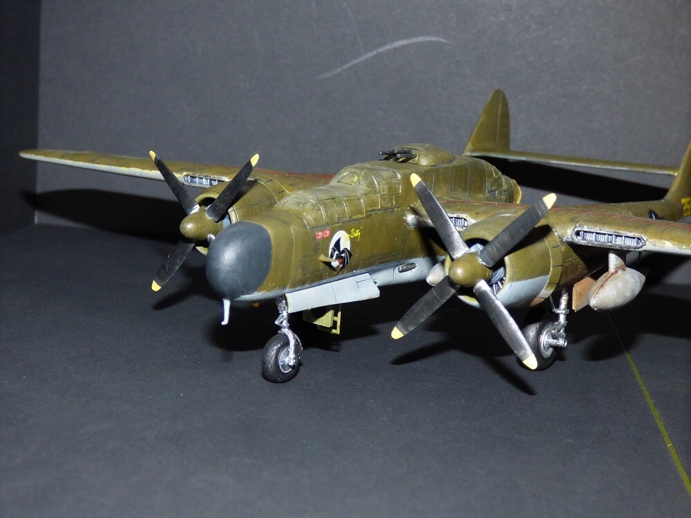 [DRAGON] 1/72 - Northrop P-61A Black Widow - Page 7 108j