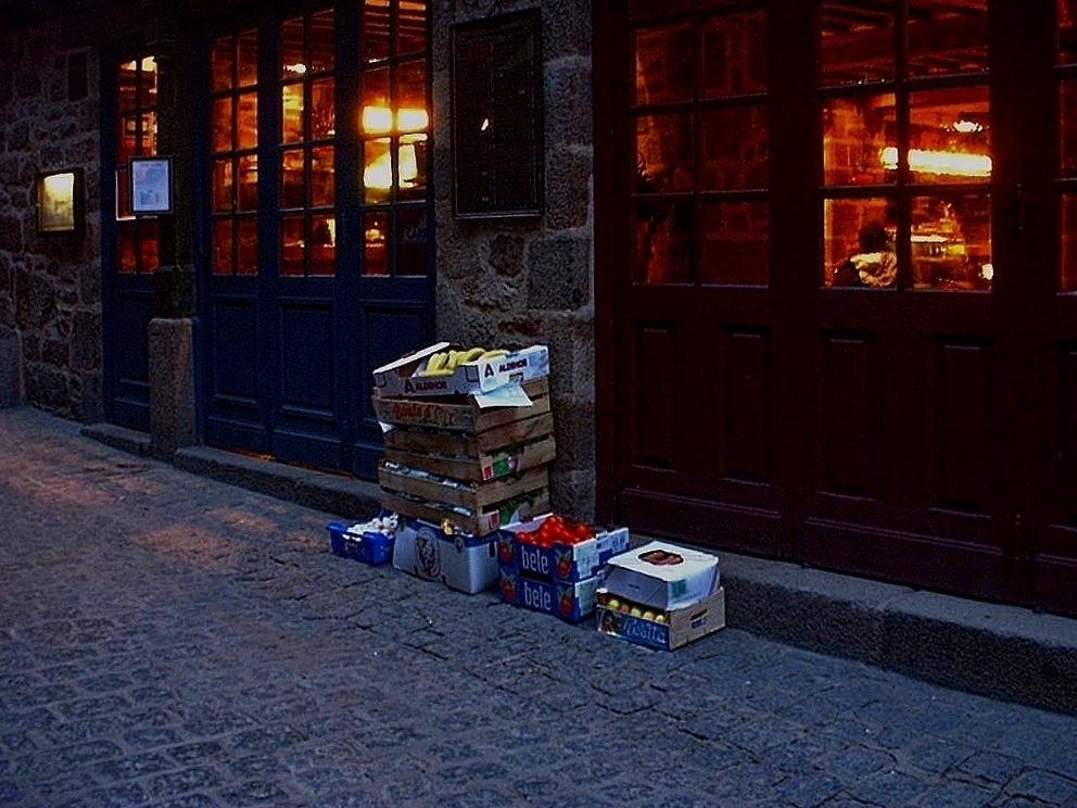 Livraison matinale au mont Saint Michel. Pf9u