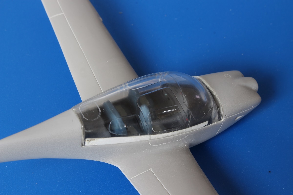 Cirrus SR20 Decarli Model - 1/72 Armée de l'Air - Salon de Provence -  Cette fois, il est FINI et en vitrine !!! Didq