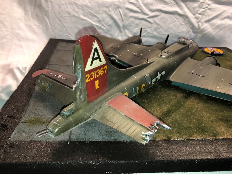[HK Models + Monogram] 1/48 - Crash d'un Boeing B-17G Flying Fortress Tiy6