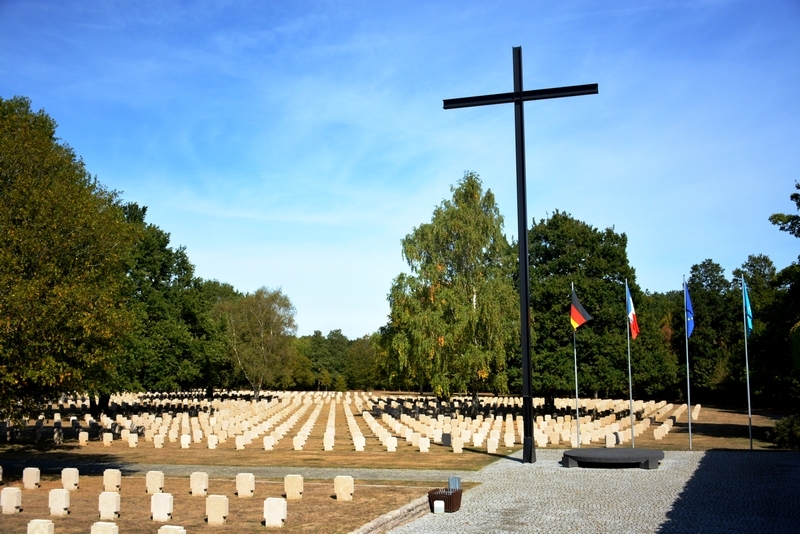 Deutscher Soldatenfriedhof Champigny Saint Andre (2. WK) 4wki