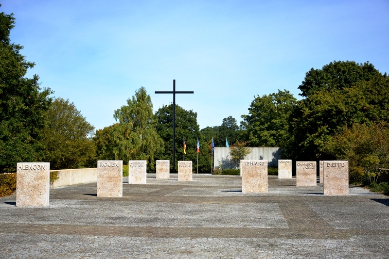 Deutscher Soldatenfriedhof Champigny Saint Andre (2. WK) Cx9i