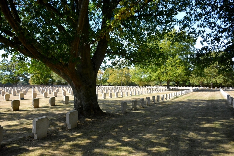 Deutscher Soldatenfriedhof Champigny Saint Andre (2. WK) Rgra