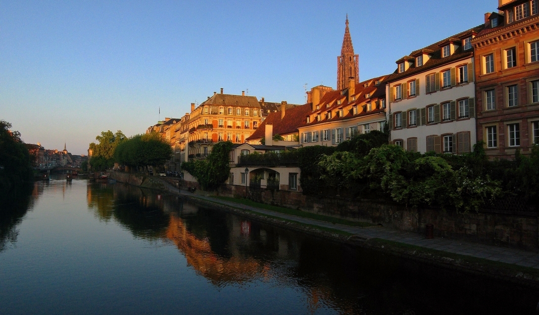 Fin de journée sur l'Ill, Strasbourg. Yvxv