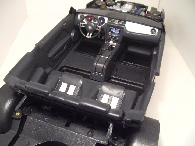 ford mustang GT 500 convertible de 2010 de chez revell au 1/12.  Trtf