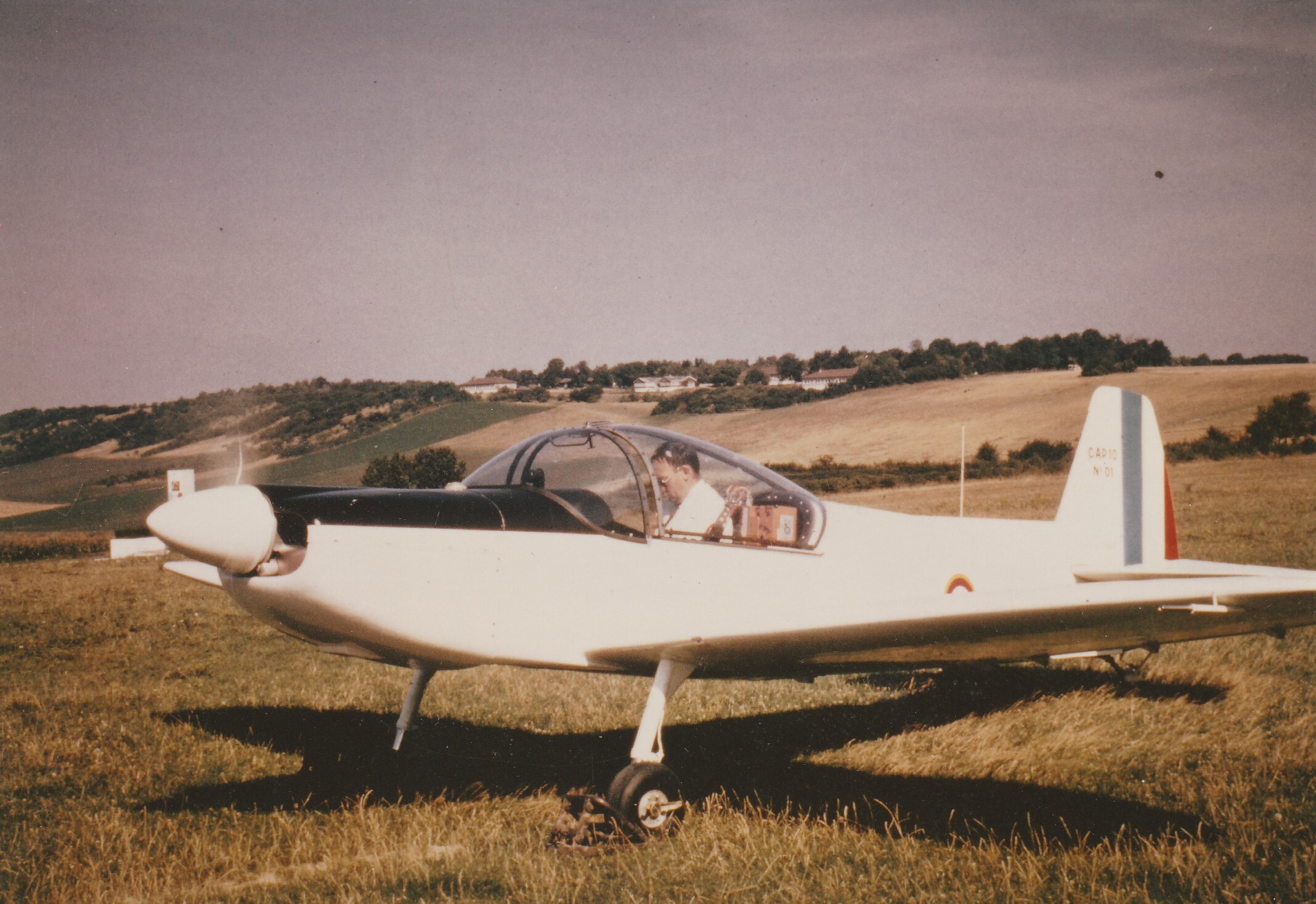 [ Concours "Avions Ecole" ] Mudry CAP 10B Armée de l'Air - L'Arsenal - 1/72.  D7kb