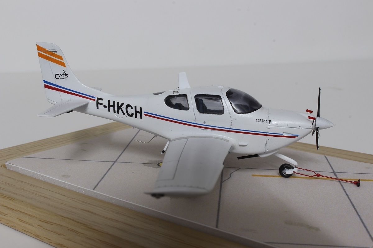 Cirrus SR20 Decarli 1/72 Armée de l'Air Salon de Provence par Régis Biaux Y22r