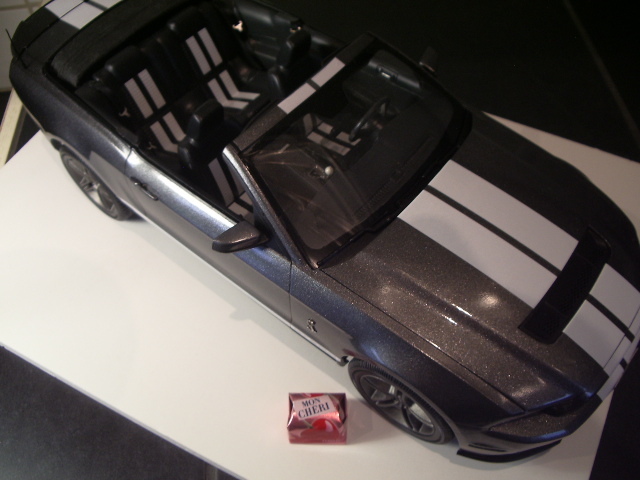 ford mustang GT 500 convertible de 2010 de chez revell au 1/12.  3ec7