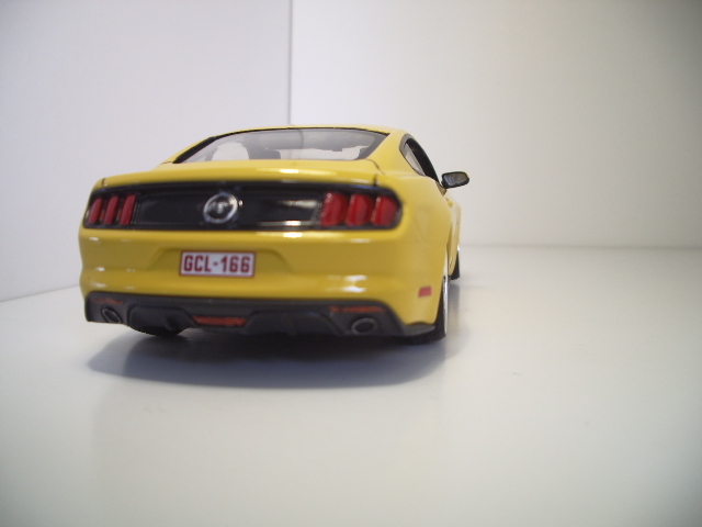 mustang GT 2015 de chez revell au 1/25 2xpx