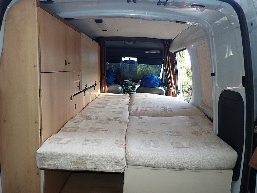Aménagement Kangoo allongé en camping-car Hapj