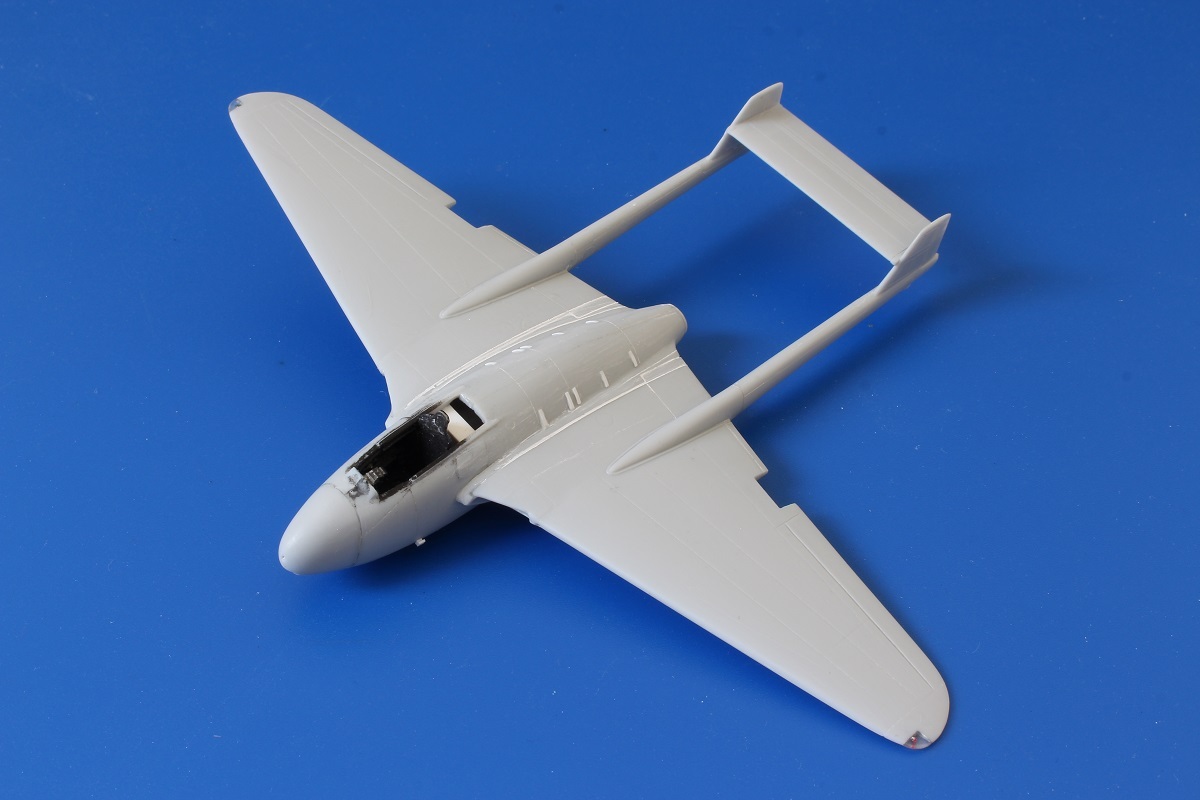 [Amodel] 1/72 - De Havilland Vampire Mk 1  J9x2