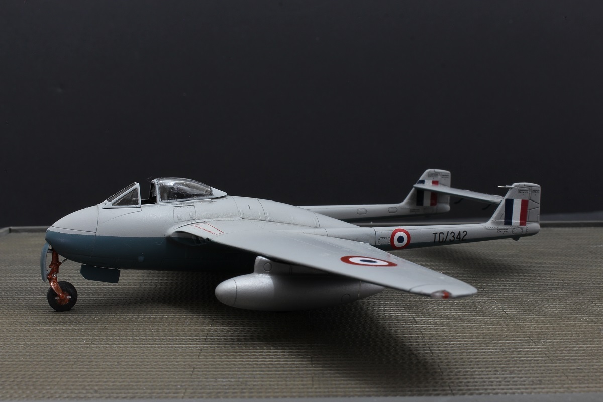 De Havilland Vampire Mk 1 - Kits Special Hobby et Amodel 1/72. Déclinaison des décorations Armée de l'Air. Le Mk1 bicolore est FINI ! - Page 4 S0ju