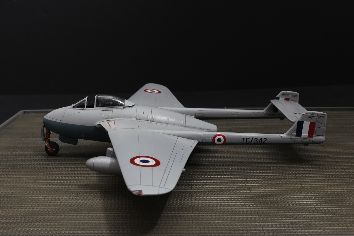 De Havilland Vampire Mk 1 - Kits Special Hobby et Amodel 1/72. Déclinaison des décorations Armée de l'Air. Le Mk1 bicolore est FINI ! - Page 4 Vgu8