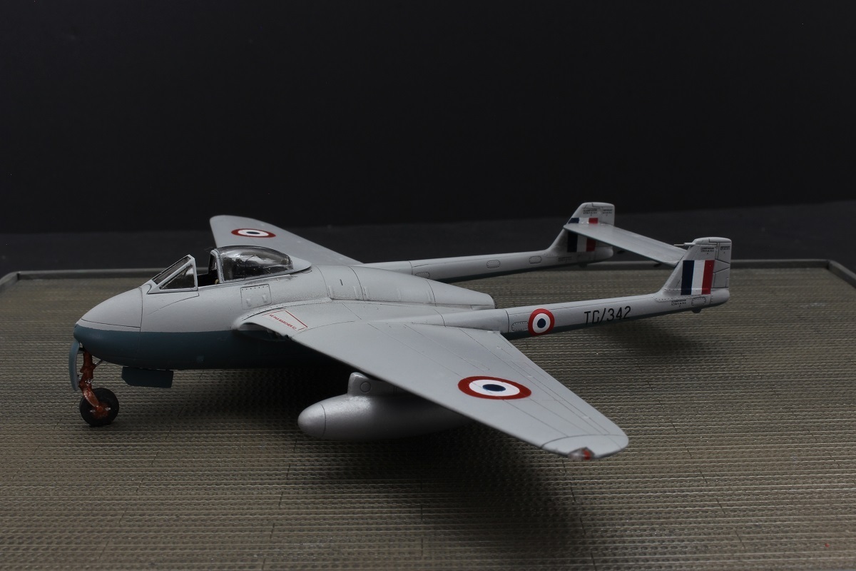 [Special Hobby] [Amodel] 1/72 - de Havilland Vampire Mk.1 - Déclinaison des décorations Armée de l'Air. Le quatrème Mk.1 est en route ! - Page 4 Wmr6