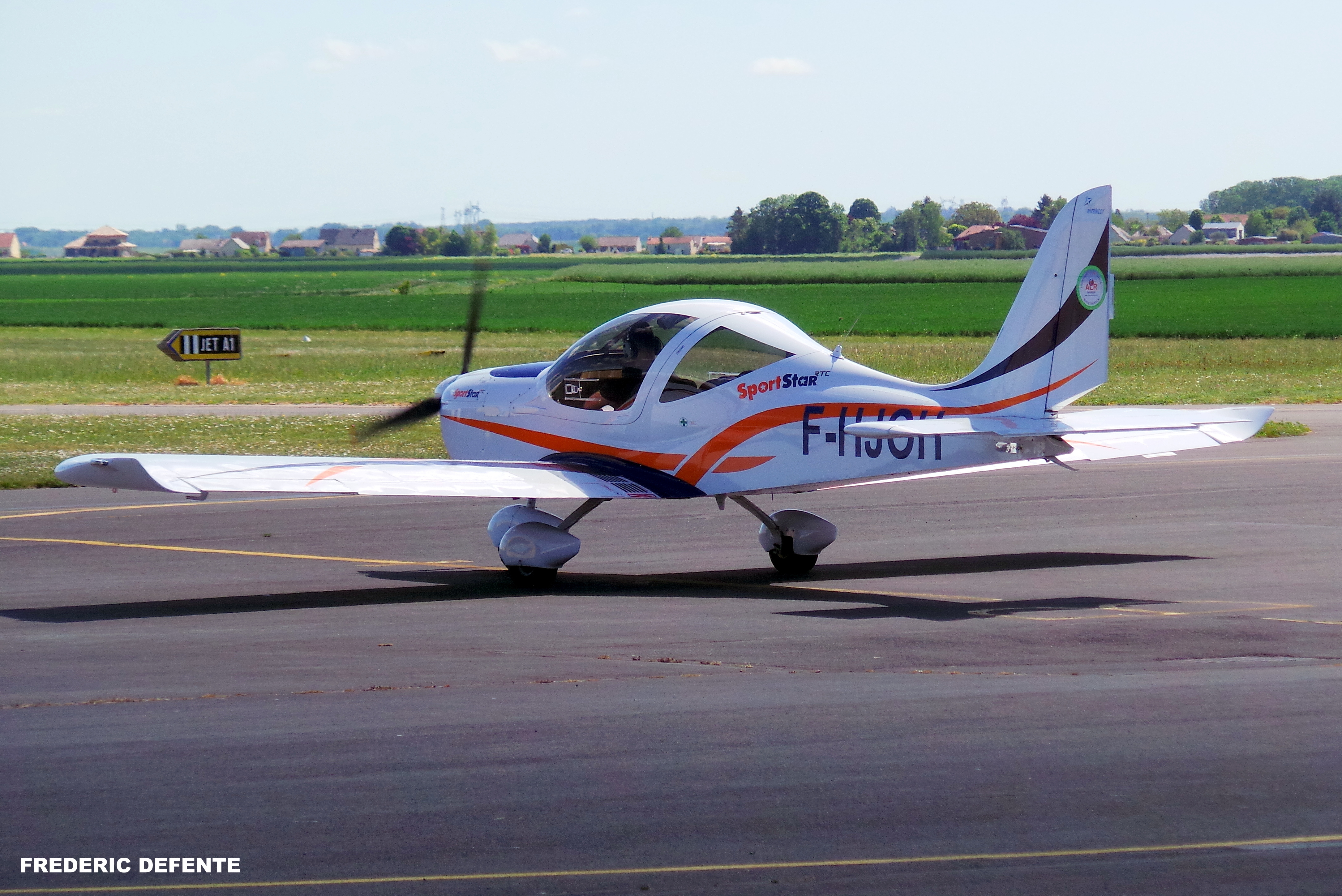 Aérodrome de Reims Prunay - Page 5 Xugp