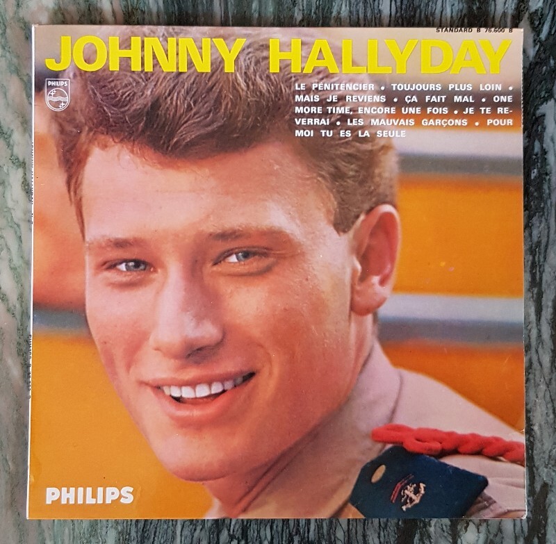 ####   JOHNNY HALLYDAY  À LA  CASERNE   #### Anzq