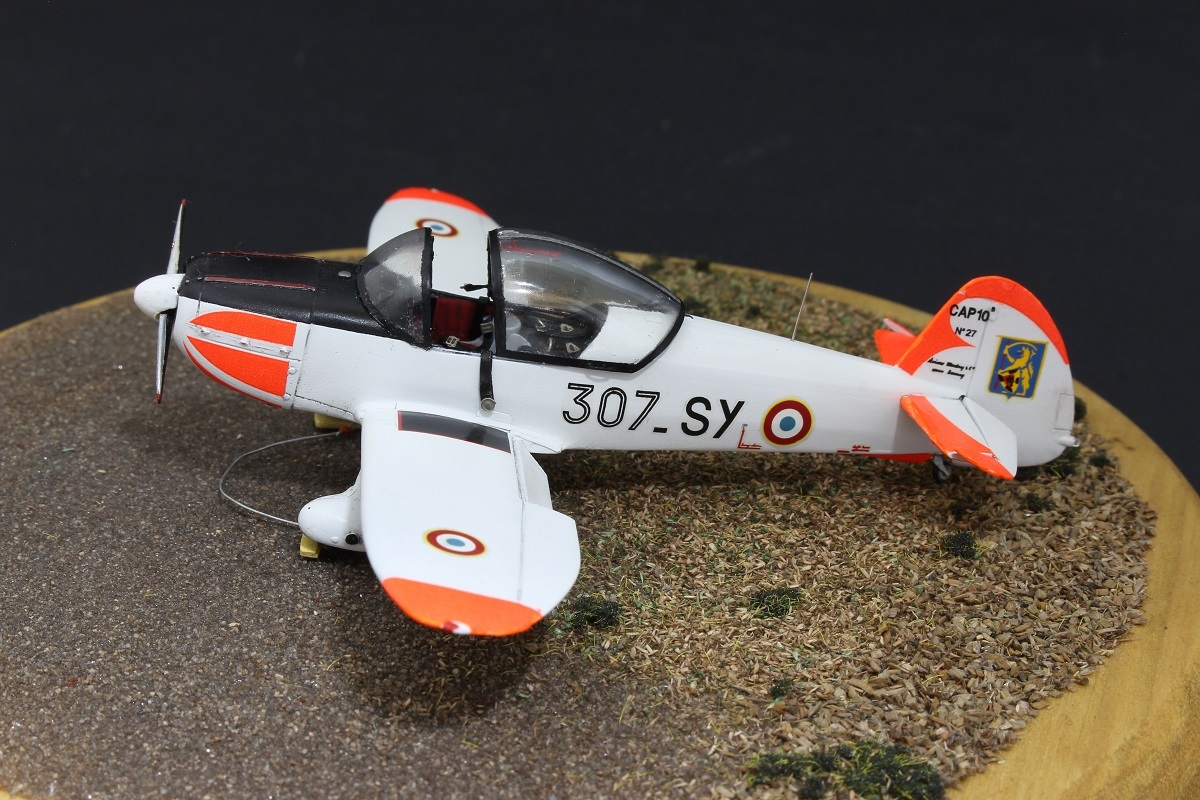 [Vitrine concours "Les avions école"]  Mudry CAP 10B - L'Arsenal  - 1/72 Ho4y