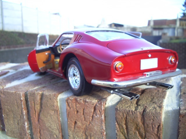  	Ferrari 275 GTB de 1965 au 1/12 de chez revell 5yi7
