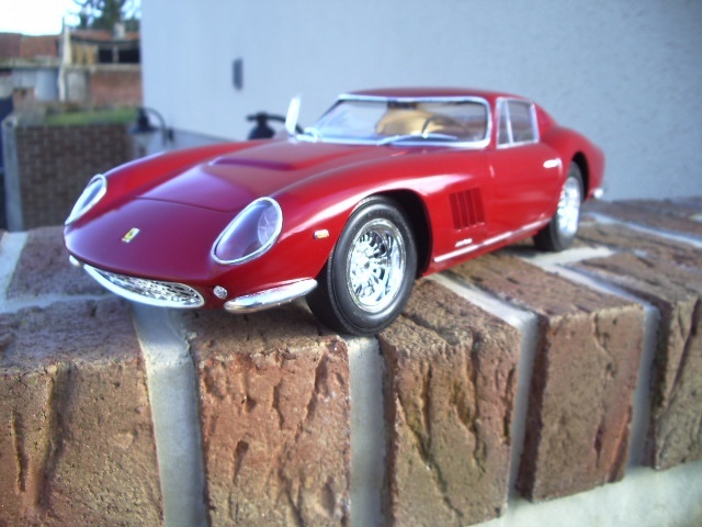  	Ferrari 275 GTB de 1965 au 1/12 de chez revell Abgu