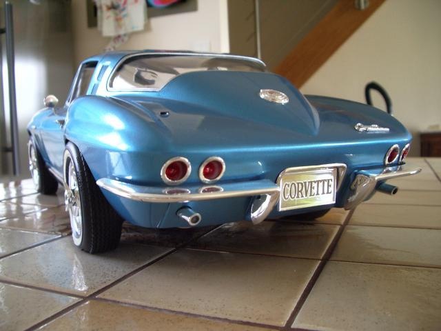 Chevrolet Corvette STING RAY 1965 au 1/8 de chez revell .  Fpcr