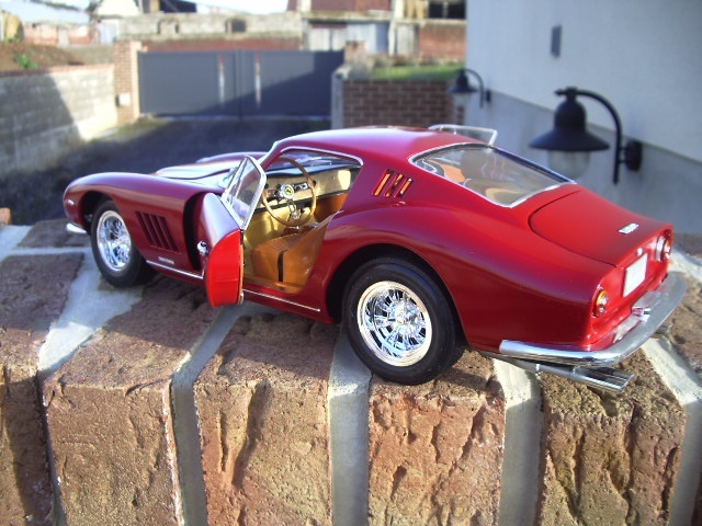  	Ferrari 275 GTB de 1965 au 1/12 de chez revell Oq7o