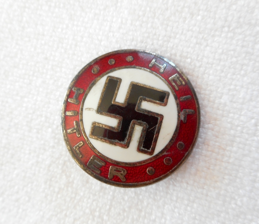 Insignes Nazis à identifier et estimer P52m