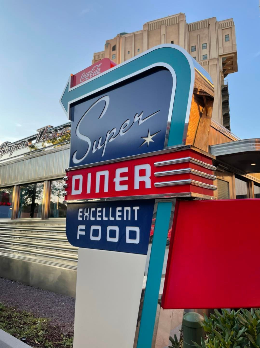 Super Diner - Studios - Avengers Campus  Tll4