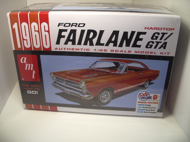 Ford Fairlane GT/GTA 1966 de chez amt au 1/25 W4t8