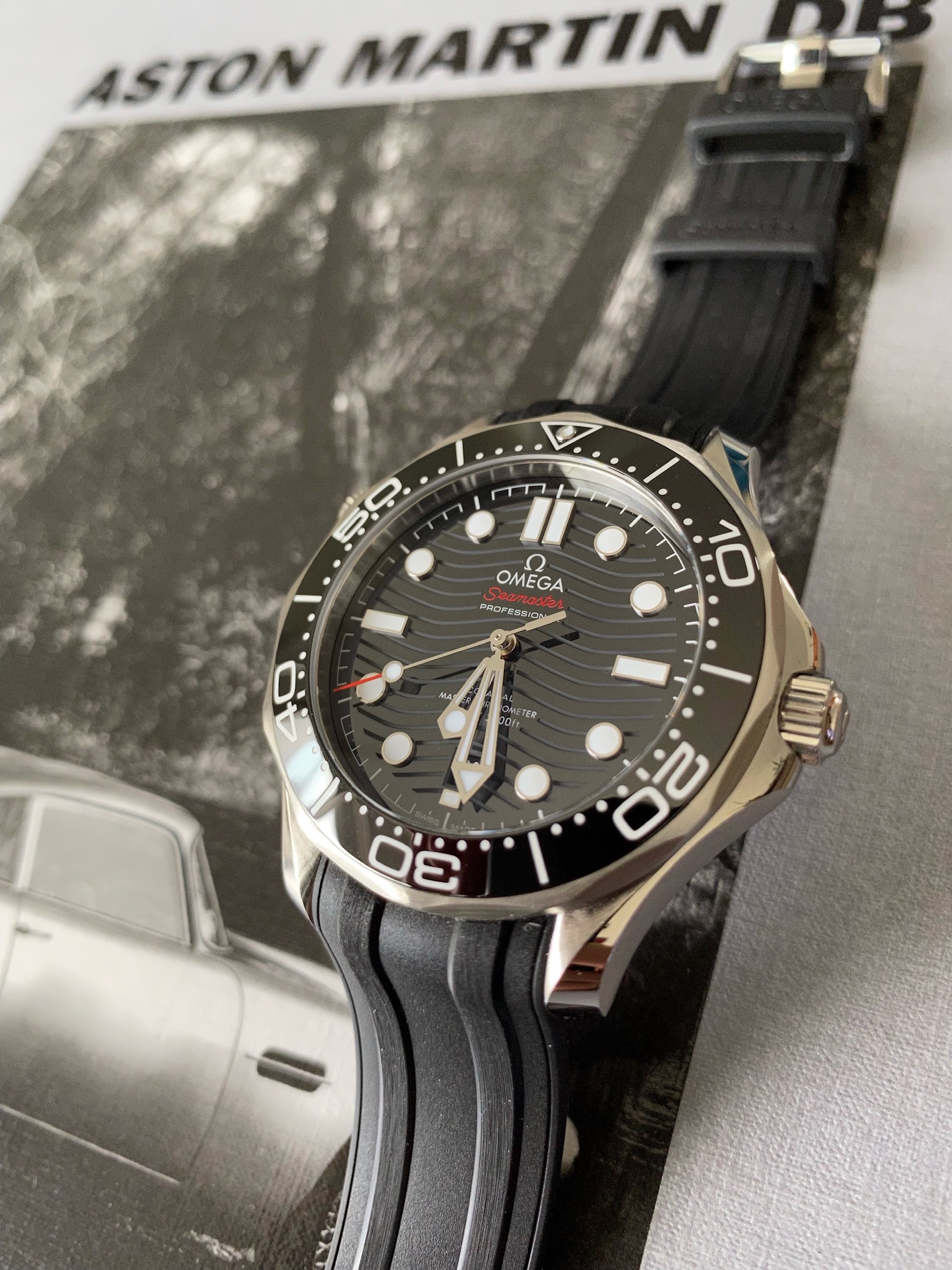 Feu de Seamaster 300 - tome 13 - Page 3 Ipne