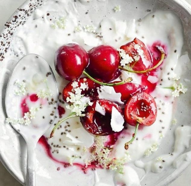 Crème de coco aux cerises et fleurs de sureau 480q