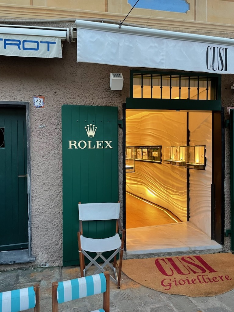 Boutiques Rolex, façades publicitaires, all over the world ... - Page 24 E561