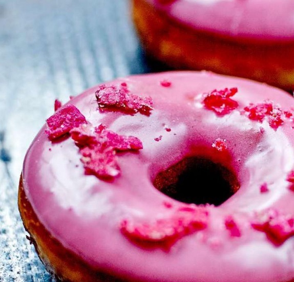 Donuts aux pétales de roses 8e85