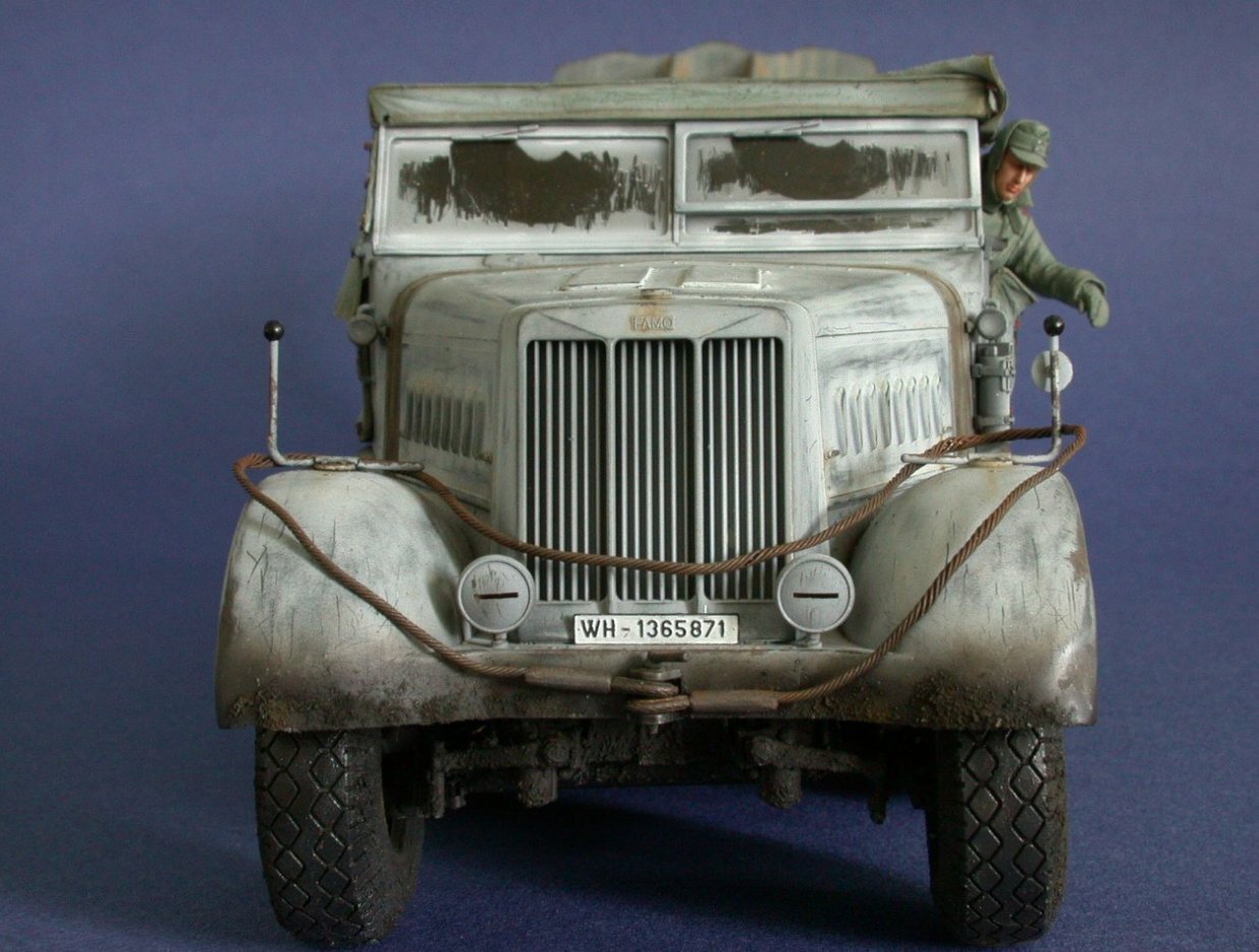 Schwerer Zugkraftwagen 18T Sd.Kfz.9 " Famo " - Tamiya - 1/35 - Page 2 Ifvp