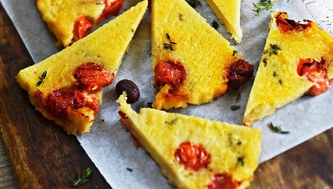 Galettes de polenta au tomates et olives 1w7u