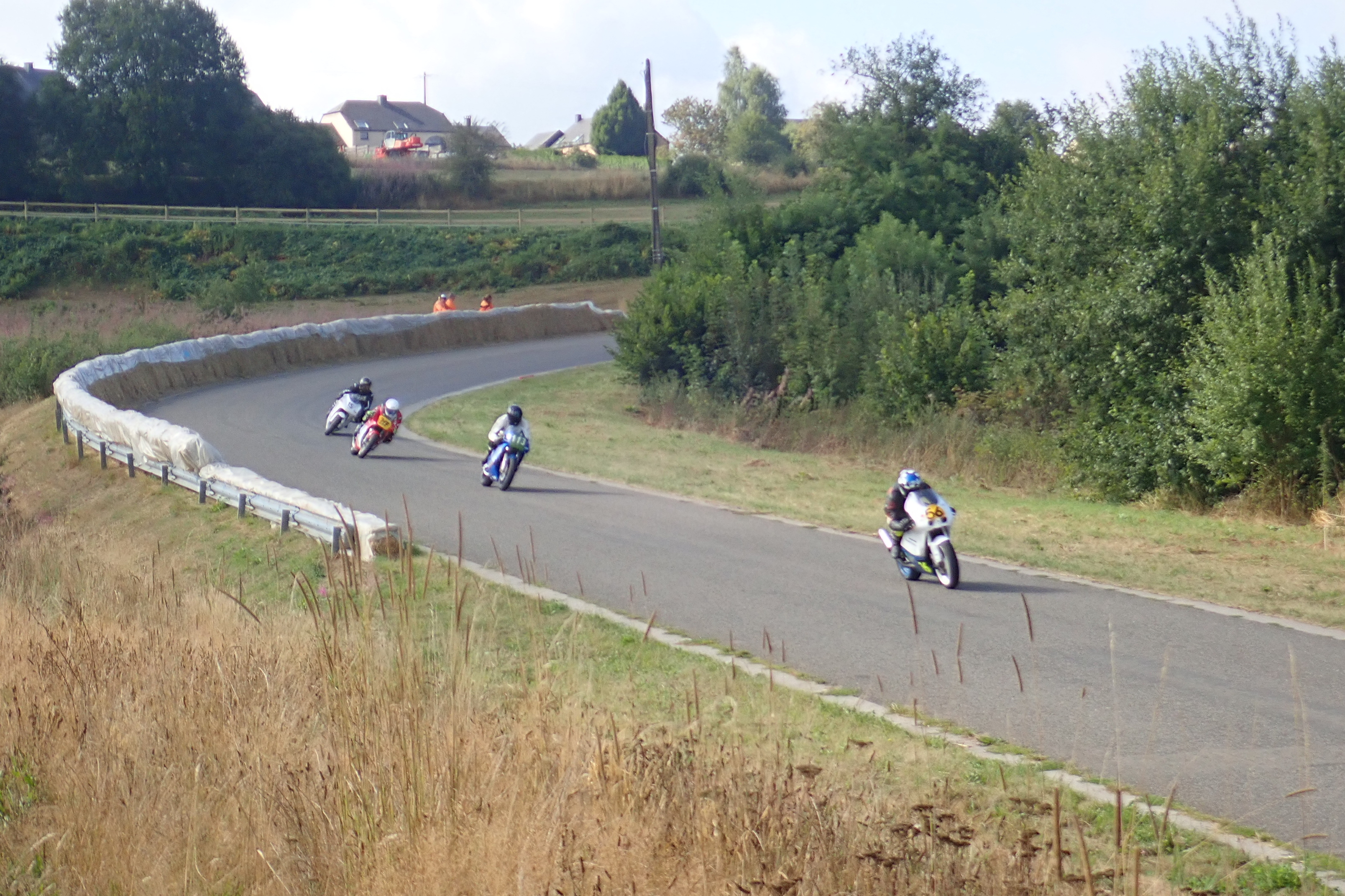 GEDINNE 2022 Courses motos anciennes en Belgique A27m