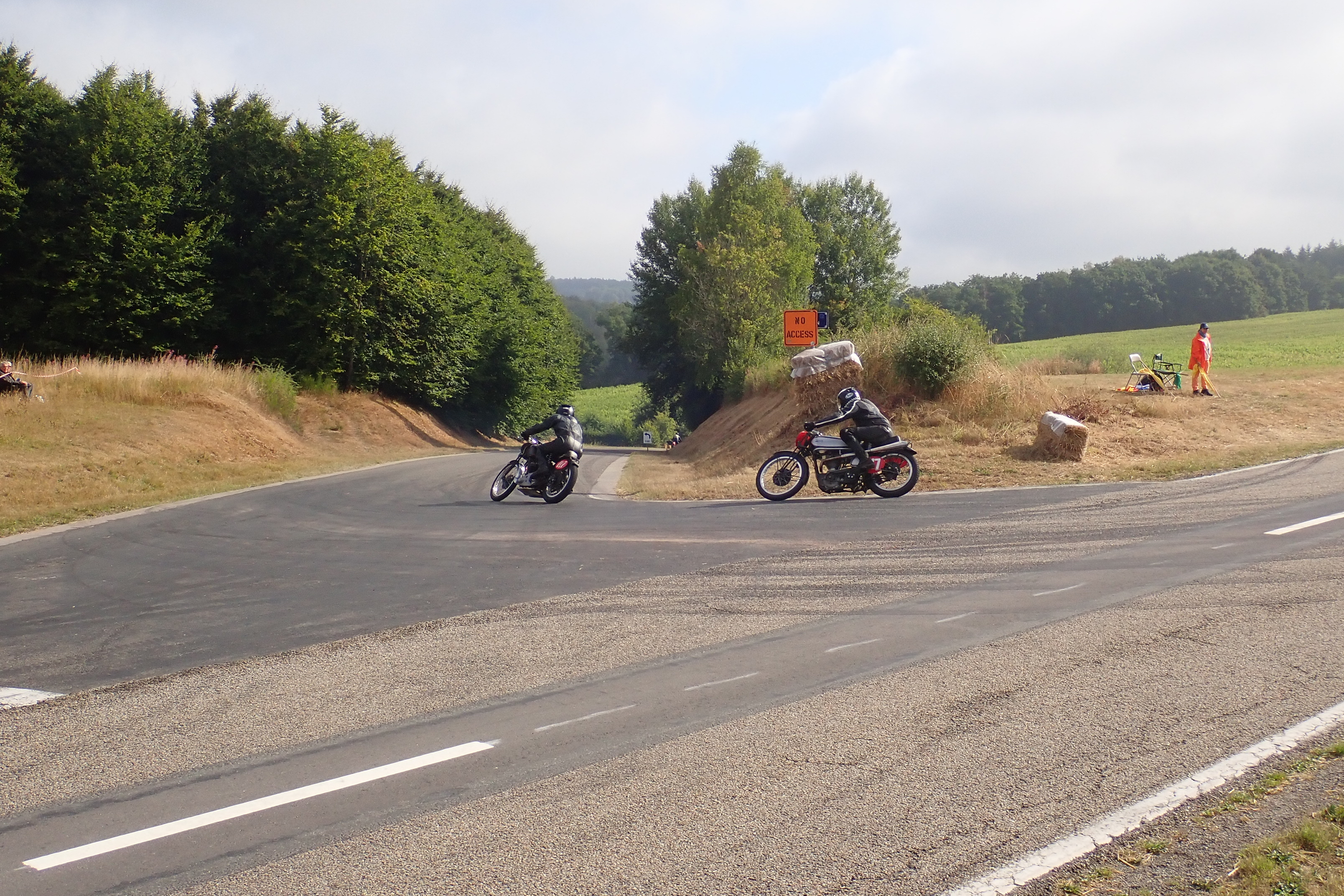 GEDINNE 2022 Courses motos anciennes en Belgique Xh5c