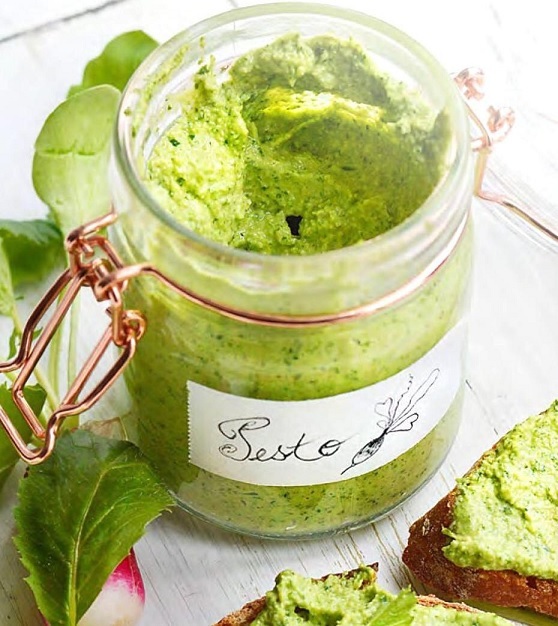 Pesto fanes de radis/noisettes P9n0