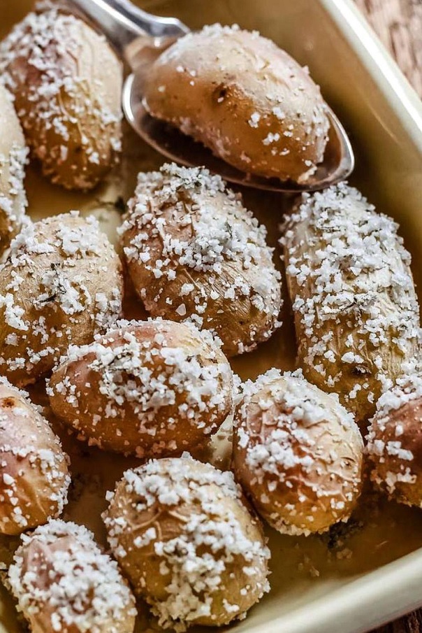 Pommes de terre rôties au gros sel et salicornes 51yg