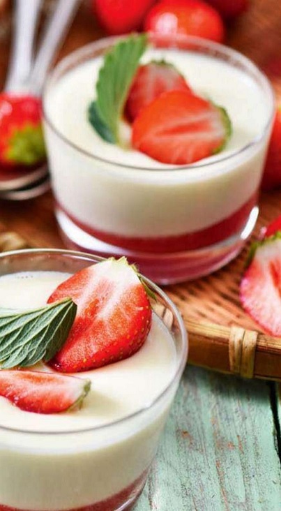 Panna cotta chocolat blanc/coulis de fraises Fxml