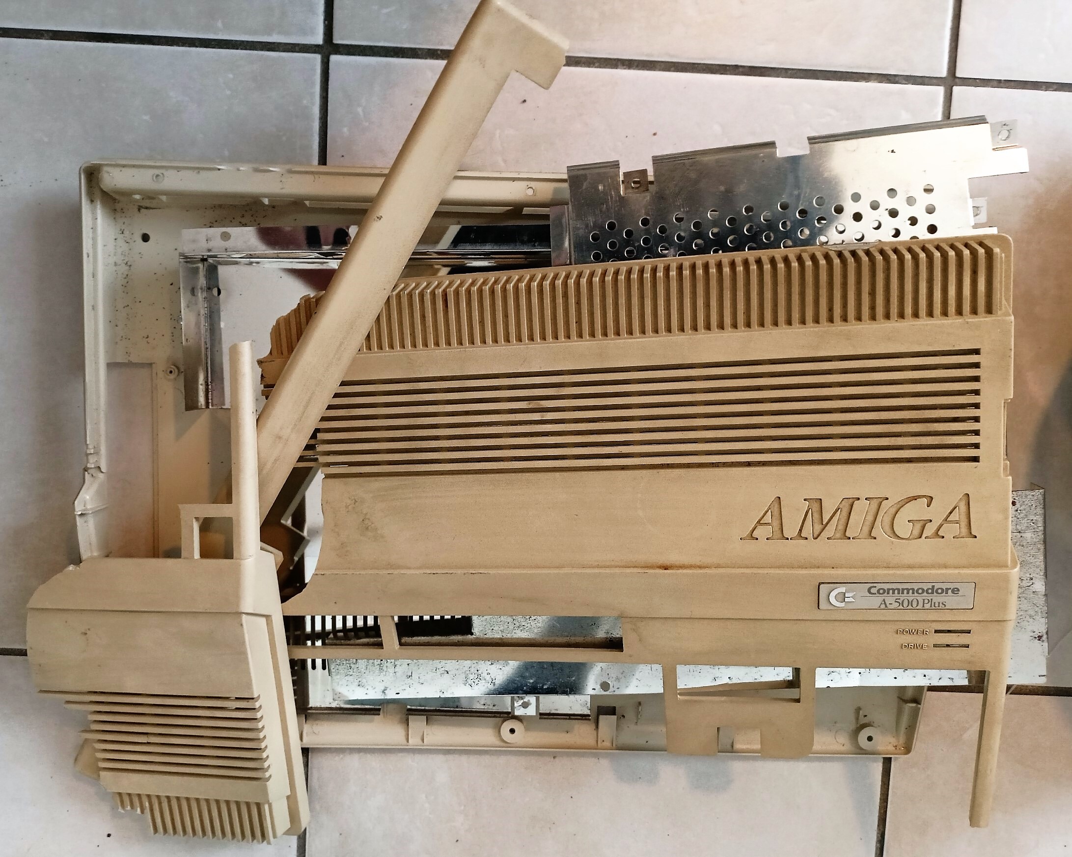  [Ech] Atari 1040STE / Amstrad CPC464 / Clone Gravis Ultrasound / Etc [Don] Carrosserie A500+ HS / Ecran Atari SC1435 HS 80d9