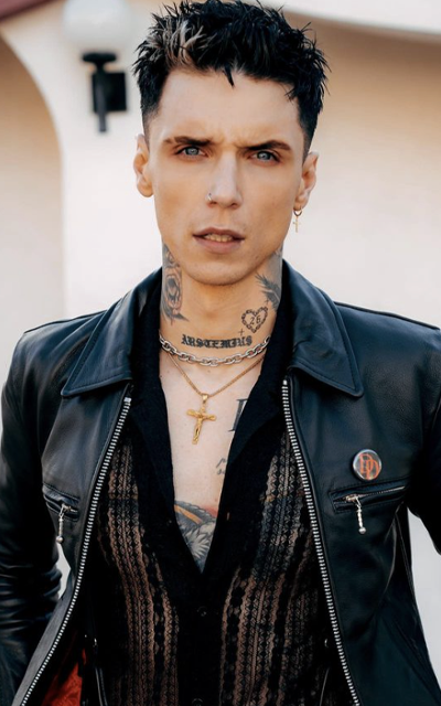 Andy Biersack Bzeo