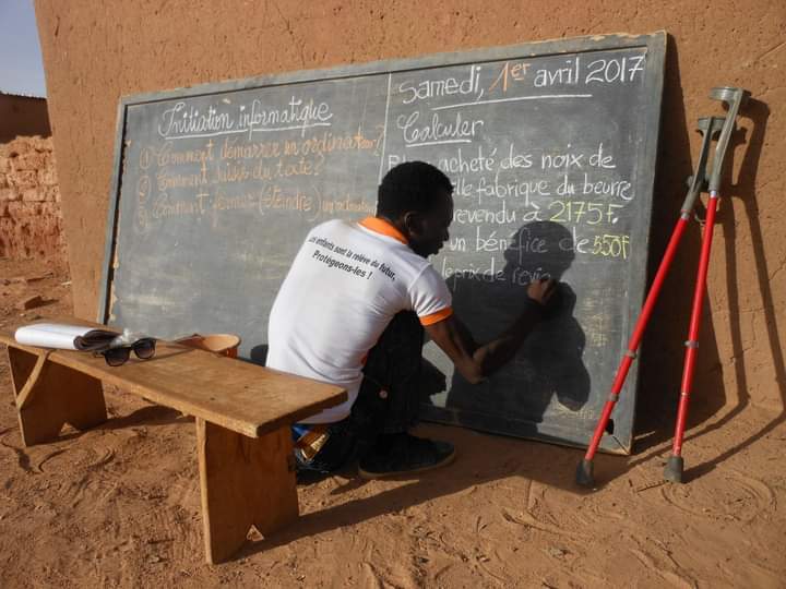 Promoteur dispensant un cours de soutien