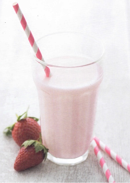 Lait d'amandes frappé à la fraise Fm0v