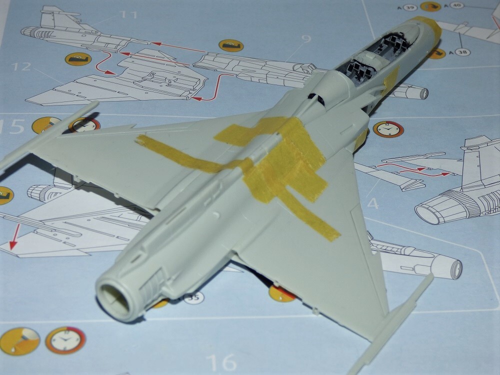 (GB SAABOPHILE) JAS 39D GRIPEN Twin-Seater 1/72 [REVELL] - Page 2 Dowb
